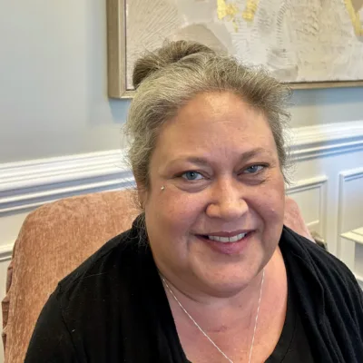 Alexis Decker, Senior Accountant